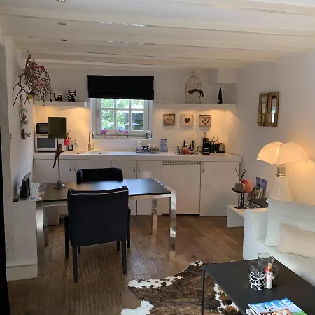 Bed & Breakfast Place To Be 3*
